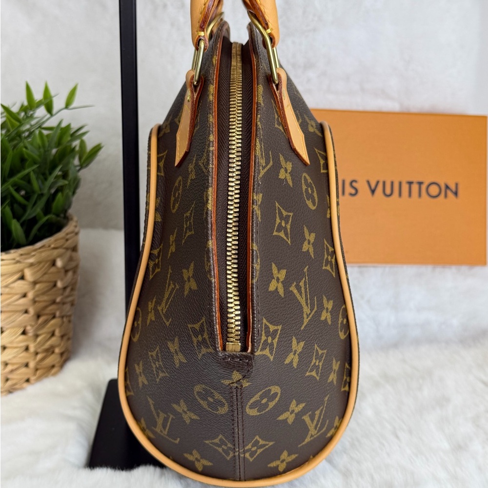 Authenticated Louis Vuitton MM Ellipse Monogram Handbag COA included - Picture 6 of 13